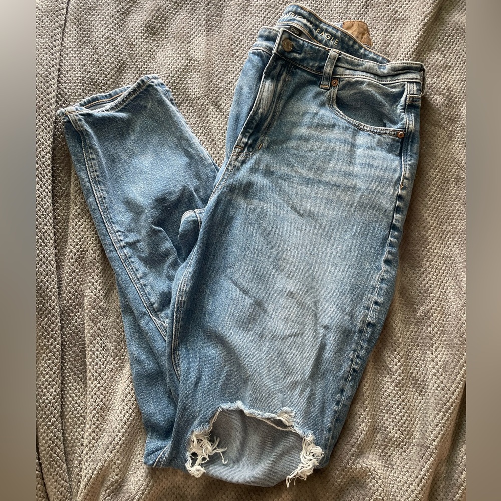 American Eagle High Rise Strigid Ripped Mom Jean